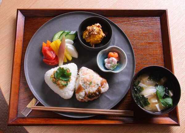 河村屋浅草店 お食事処「江戸の茶屋 八重乃香(やえのか)」発酵と暦のおむすび膳