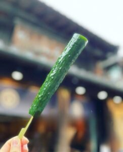 河村屋川越店・浅草店の食べ歩き串きゅうり（きゅうりの一本漬け）
